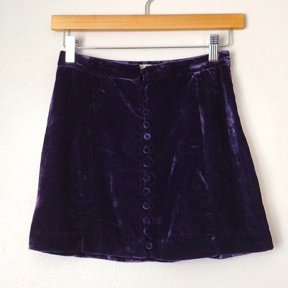Urban Outfitters Purple Velvet Button Front Mini Skirt Classic - Picture 2 of 2
